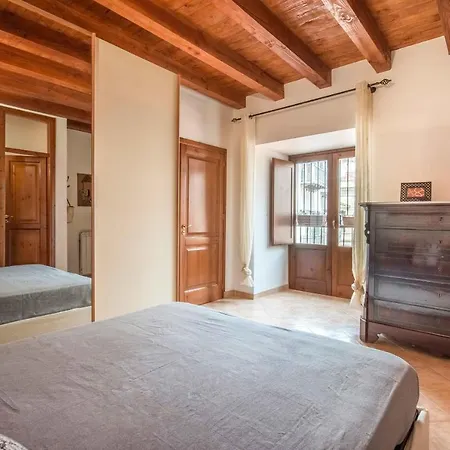 In Palazzo Vatticani Apartment *